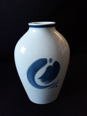 Porcelæn, Vase, Bing & Grøndahl, Bing & Grøndahl Vase 16 cm
Hvid med blå dekoration 1 sortering