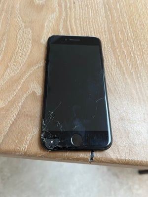 iPhone 7, 128 GB, sort, Skærm ødelagt. Nyt “panserglas” medfølger. 
Batterikapacitet 77%. 