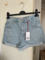 Shorts, Urban Outfitters, str. 28