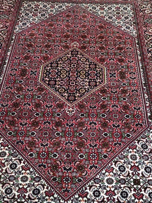 Gulvtæppe, ægte tæppe, Uld på bomuld, b: 142 l: 247, Ægte håndknytte iranske bidjar zanjan tæppe .
I