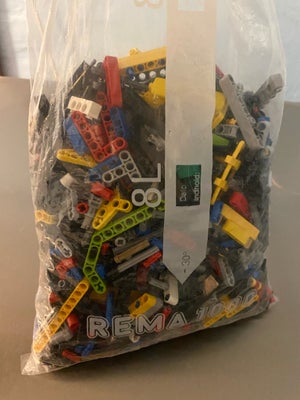 Lego Technic, 8 liters pose fyldt ca. 2/3 op med blande Lego technics klodser.
Fast samlet pris