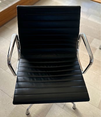 Eames, EA 108, Stol, VITRA - Charles & Ray Eames stol. 
VITRA aluminium - sort - krom .
Sort lædersæ