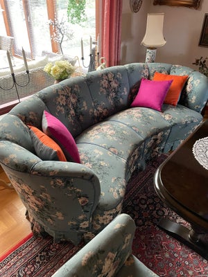 Sofa, stof, 4 pers., Gammel sofa og tilhørende stol i samme blåblomstret stof. Opspændt med spiralfj