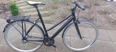 Damecykel,  Batavus, 28 tommer batavus damecykel . Cyklen er nyserviseret. Og køreklar 
7 indvendige