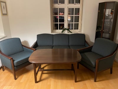 Sofagruppe, stof, 3 pers., Pæn og velholdt sofa gruppe 3 + 1 + 1
Mørkt træ (måske palisander?) med m