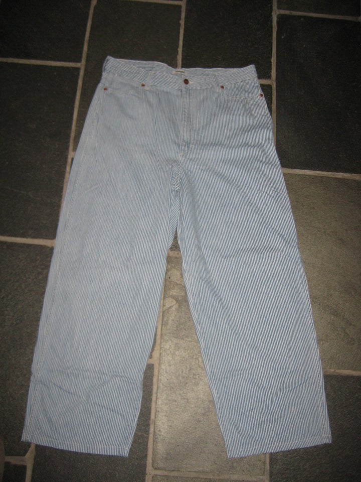 Jeans, Wrangler, str. 33