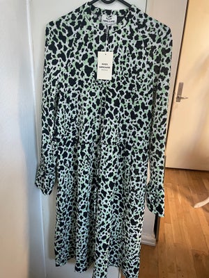 Anden kjole, Mads Nørgaard, str. M,  Multi,  Mix,  Ubrugt, Bumpy Flower (grøn, sort, hvid mønstret) 
