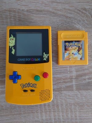 Nintendo Game Boy Color, Pikachu, God, Game Boy Color Pikachu version + Pokémon Yellow

Batteri låge
