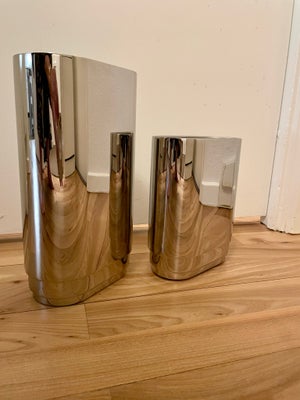 Vaser, Georg Jensen, 2 vaser fra Manhattan Collection, Danish design. Blankt rustfrit stål. Fremstår
