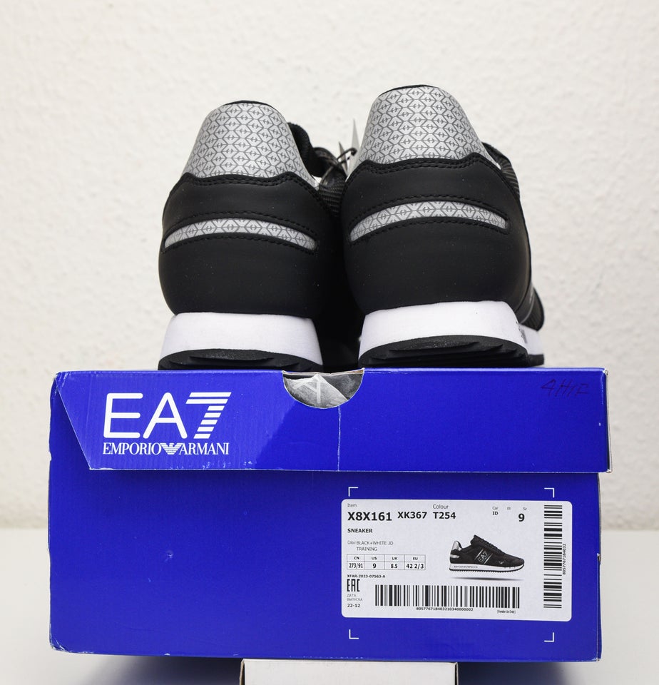 Sneakers, Brand New Emporio Armani EA7 B&W 2.0, str. 42,5