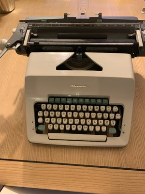 Skrivemaskine, Olympia skrivemaskine fra 1966. Virker fint., Meget fin stand.