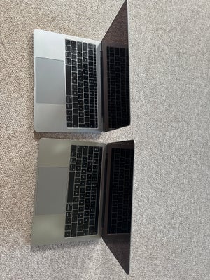 MacBook Pro, 2017-2018, Core i5 GHz, 8 GB ram, Defekt, Sælger disse to MacBooks som defekte.
Begge h