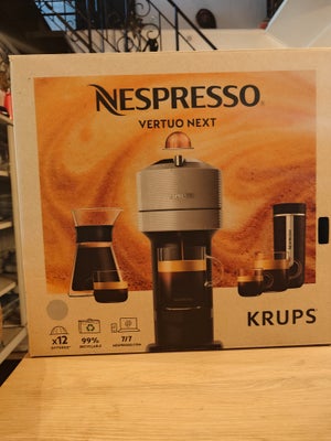 Kaffemaskine, Nespresso Vertuo Next, Fremstår som ny. 
Har brygget 11 kopper kaffe i alt, hvilket er