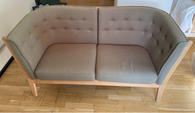 Sofa, uld, 2 pers., Flot sofa i klassisk nordisk stil. Betræk lettere afbleget af solen.

Skal afhen