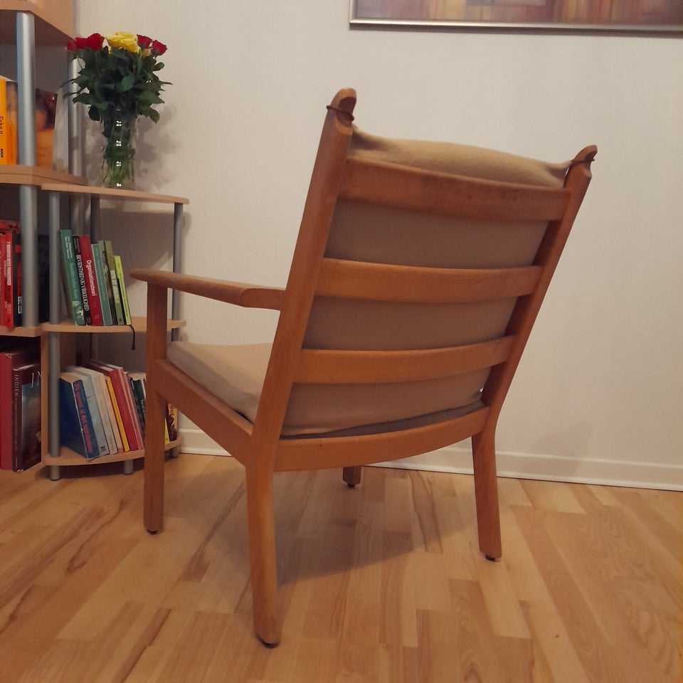 Hans J. Wegner, GE 284, Lænestol