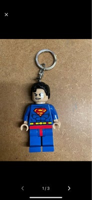 Lego Super heroes, Superman Nøglering og Lommelygte, Lego Superman nøglering og lommelygte i et.

Ca