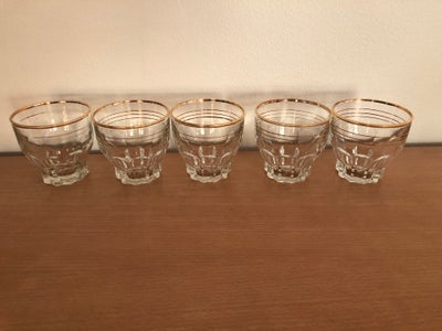 Glas, Vinglas/shots glas, 5 stk. glas måske til whisky, eller andet.
Højde 7,5 cm, diameter 8,0 cm.
