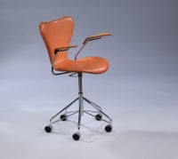 Arne Jacobsen. 'Syveren' kontorstol med armlæn...