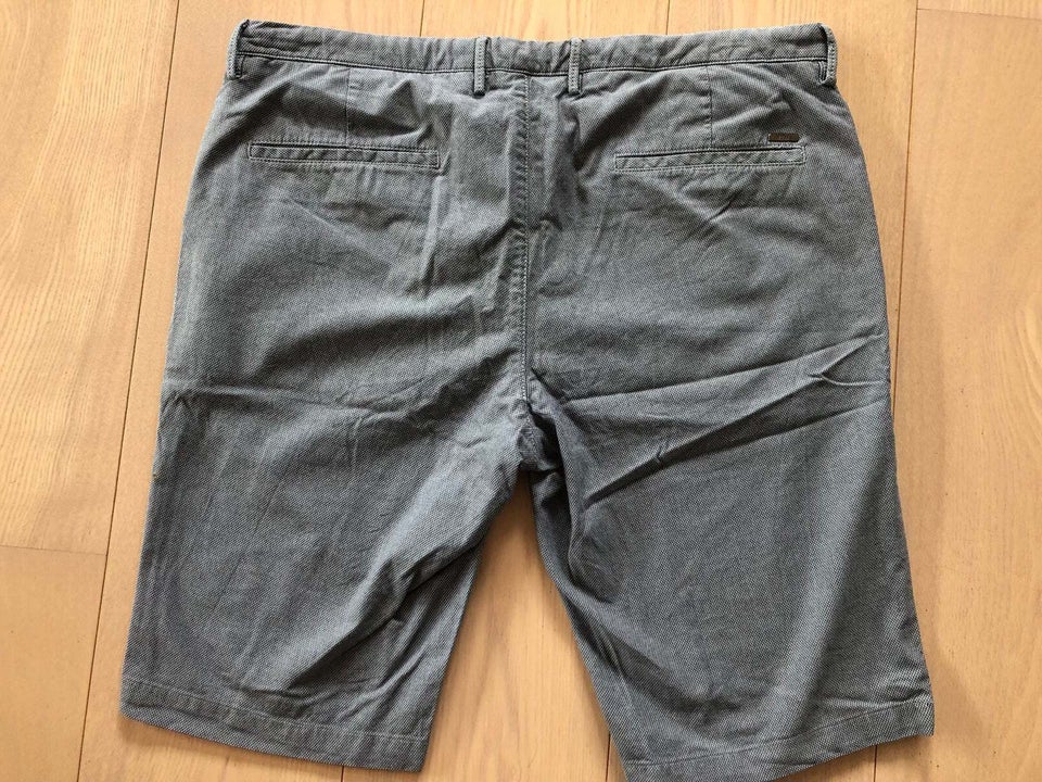 Shorts, Hugo Boss, str. 52