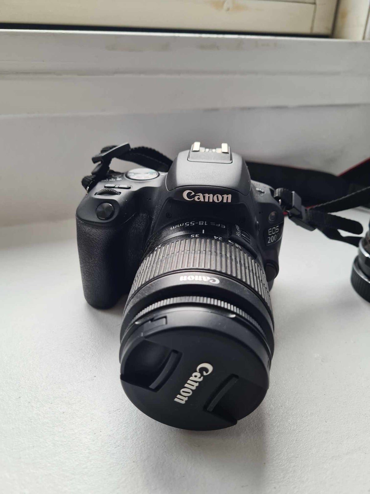 Canon, EOS 200D m. 18-5mm zoom og 50mm vintage portrætobj,