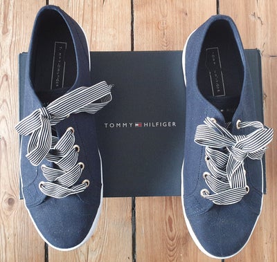 Sneakers, str. 41, Tommy Hilfiger,  Mørkeblå,  Næsten som ny, 

Mørkeblå lærreds Tommy Hilfiger snea