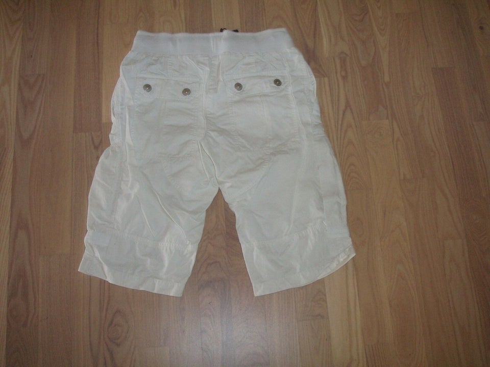 Shorts, H2O, str. 27