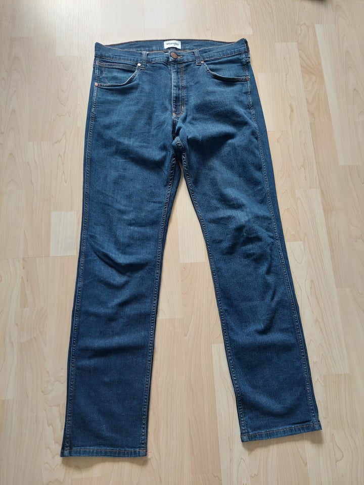 Jeans, Wrangler, str. 33