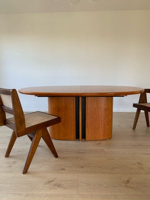 Spisebord, Træ, Skovby, Det populære Skovby bord, fremstår i fin stand med brugsspor.

Bordet kan sl