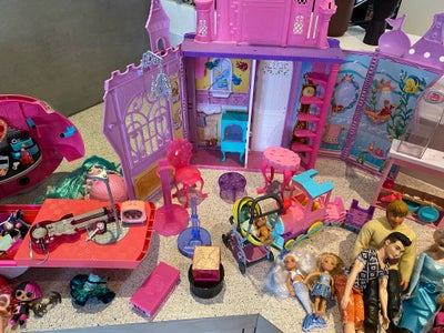 Barbie, Barbie og LOL, Stor camper, hestekaret, bil, bager, tøjskab, dukker og meget meget mere. Sæl