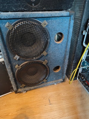 Baskabinet, Basslab 2x12 , 250 W, Fint lydende og godt spillende baskabinet. Det har fået nye hjul o