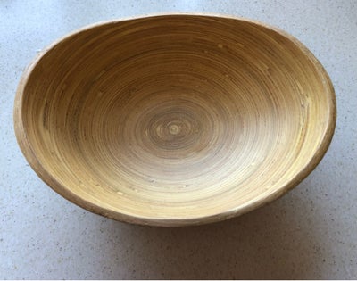 Bambus skål, Ny Bamboo bambus skål. Længde 25 * 19,5 cm. Højde 8,4 cm. Pris 80 kr.                  