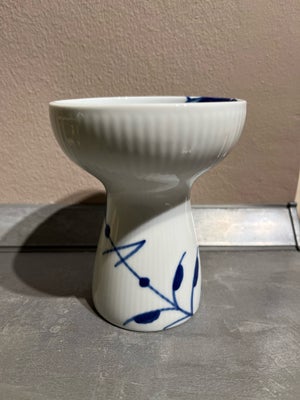 Vase, Vase, Farve: white/blue
Materiale: porcelæn
Mål: H: 11 cm

Helt ny. Har fået i gave
Kvittering