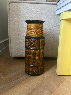 Keramik, Vase, West Germany, Velholdt vintage West Germany vase. Pris 300 kr.