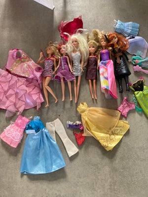 Barbie, Dukker og tøj