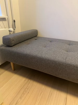 Daybed, Fremstår som helt ny. Har blot stået til pynt.

Hentes i Aarhus C. Står på en 1. sal. 