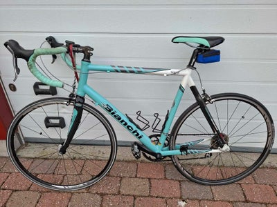 Herreracer, Bianchi, 57"
Ny kæde og tandhjul. Perfekt stand som ny.
Hjul str. 27 3/4 "