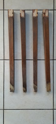 Bordben, Mørkbejdset bøgetræ., 4 ben. Læ 73 cm. Top 4.5x4.5 cm. Samlet pris.