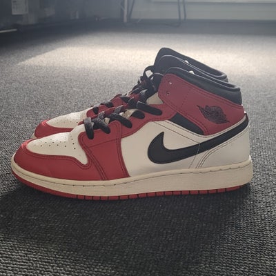 Sneakers, Nike og Jordan, str. 38,5,  Rød, hvid og sort,  Læder,  God men brugt, Jordan 1 mid chicag