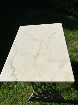 Hvid marmorplade, Hvid, Hvid marmorplade med brun/grå konjekturer og runde kanter sælges. Har en lil
