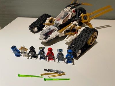 Lego Ninjago, Lego ninjago bil / køretøj 
Inkl figurer tilbehør og manual
Se billeder 
Kan evt sende