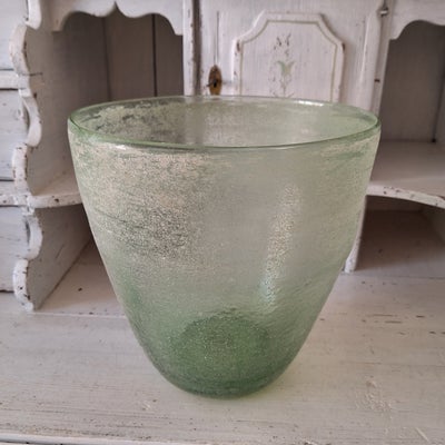 Glas, Skål, Andet, Stor mundblæst glasskål med ru yderside. Flot grønlig farve. Ikke med signatur.

