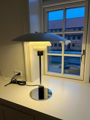 Arkitektlampe, PH 4/3 Louis Poulsen, Stor flot lampe i god vintage stand.
Overskærm måler ø45
Lampen