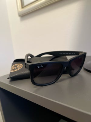 Solbriller unisex, Ray Ban, Ray Ban Justin solbriller.
Kan afhentes 2300 Kbh.
Sendes helst ikke.