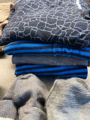 Undertøj, 100% merino uld unisex, Forskellige, str. 110, Uld i str. ca 110/116 
8 par strømper
4 lan