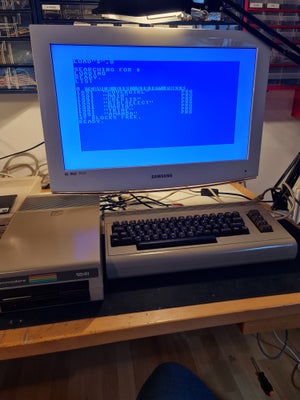 Andet mærke, Commodore 64, God, Commodore 64 med 1541 diskette station.
Alle nødvendige kabler (rf-k