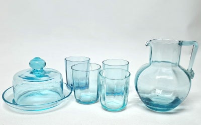 Glas, Børnestel / kande, glas og osteklokke, Fyens (Fyns) Glasværk, Lille lot af kande, glas og oste
