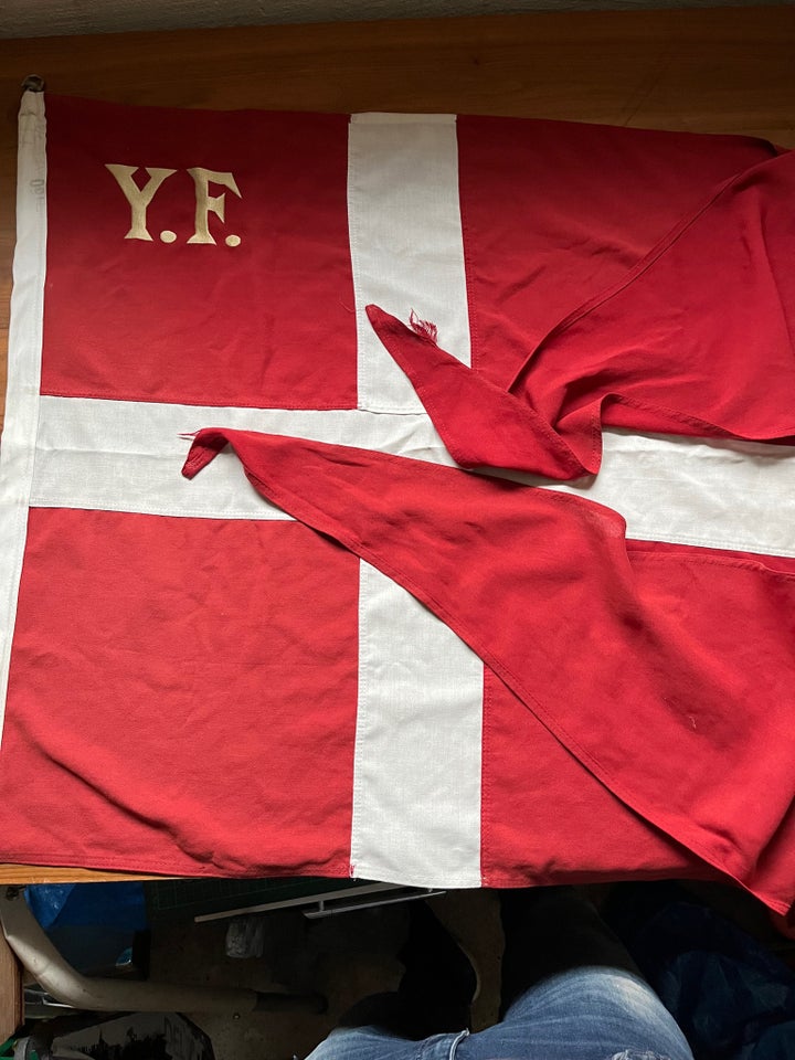 Yarctflag 150*79
Start på lidt flos i enderne se...