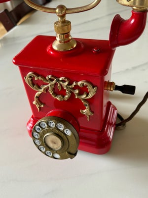 Telefon, Antik telefon samleobjekt, Virkelig smuk ældre telefon i rød og guld - meget velholdt.
Mege