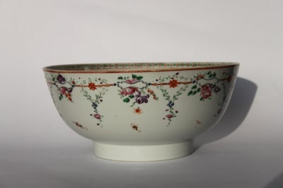 Kinesisk skål, porcelæn , 250 år gl., Antik kinesisk porcelæn skål
Qianlong 1736–1795 år. 
Håndmalet