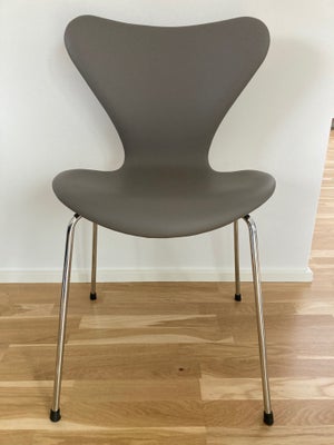 Arne Jacobsen, stol, Syver 3107, Meget flot ny, ubrugt fuldpolstret krom/essential - light grey læde